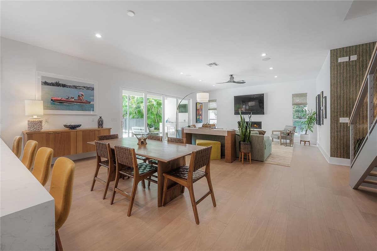 4207 JETTON AVENUE — photo 20 of 55