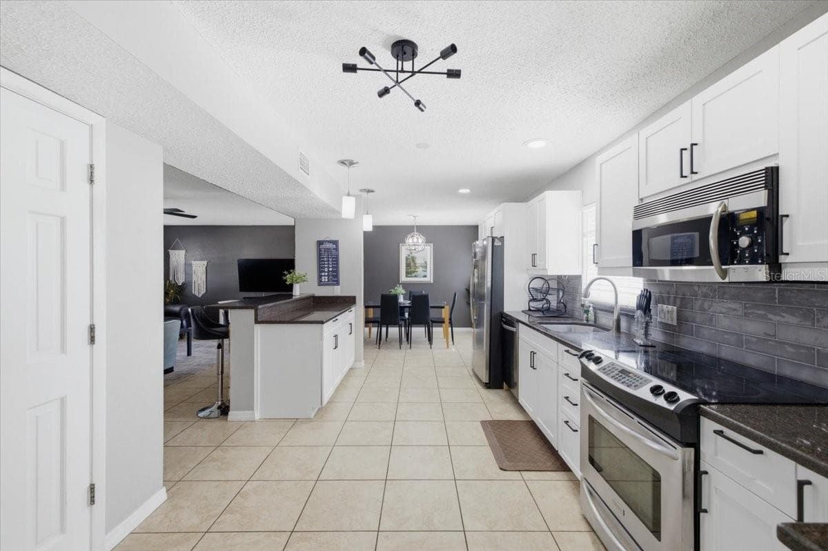4710 TRAVERTINE DRIVE — photo 9 of 38
