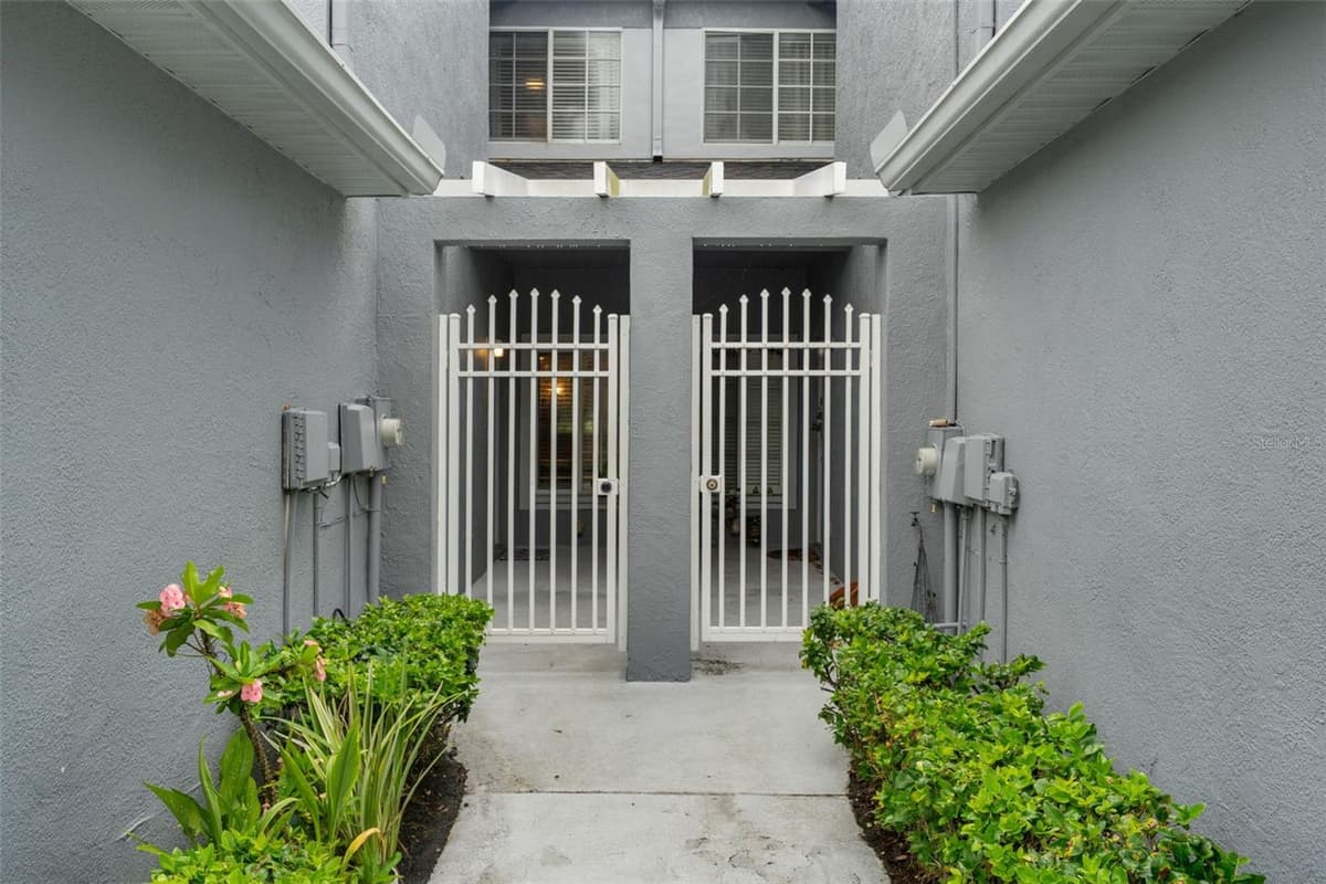 18105 NASSAU POINT DRIVE — photo 3 of 42