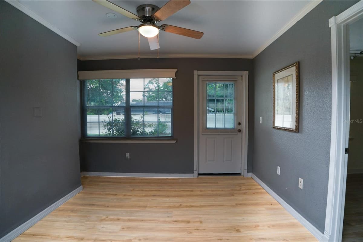 916 VERMONT AVENUE — photo 10 of 17