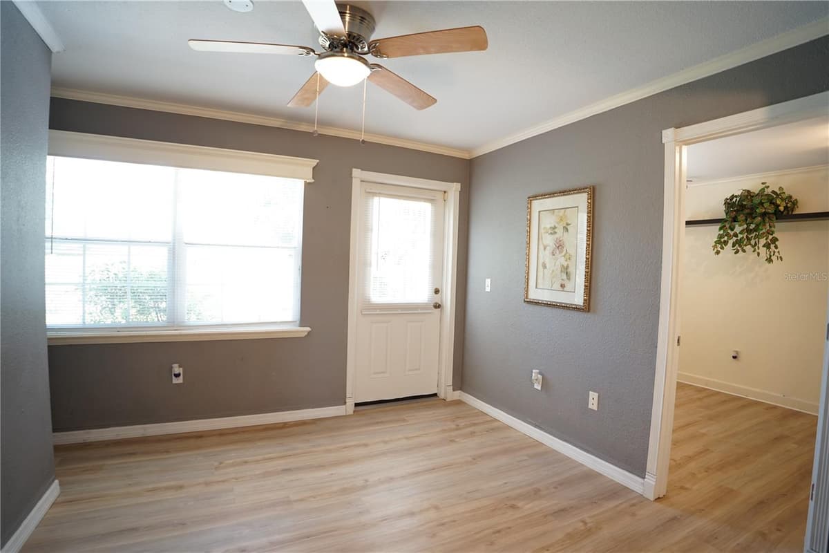 916 VERMONT AVENUE — photo 6 of 17