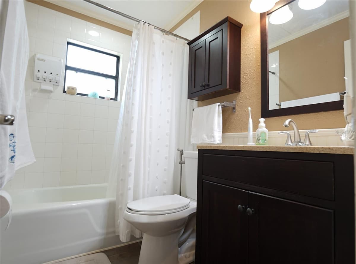 916 VERMONT AVENUE — photo 7 of 17