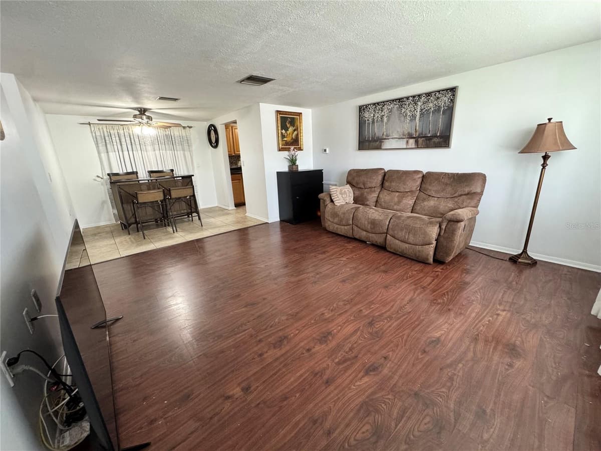 1345 BASSWOOD DRIVE — photo 11 of 26
