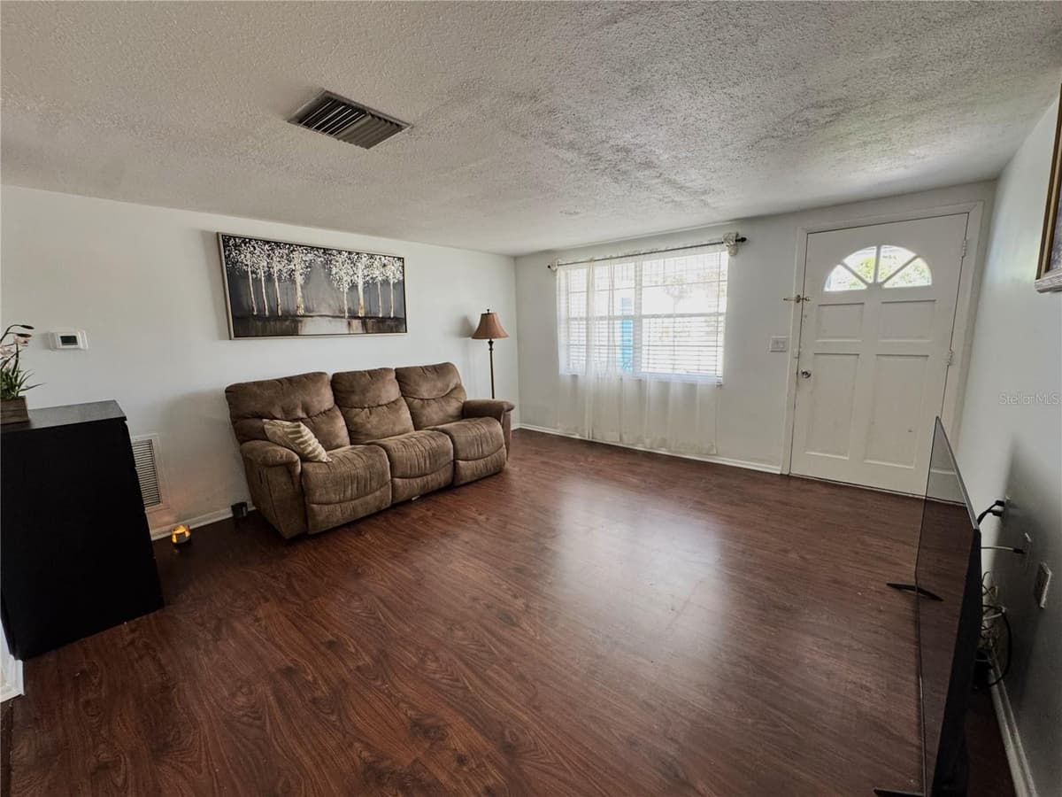 1345 BASSWOOD DRIVE — photo 8 of 26
