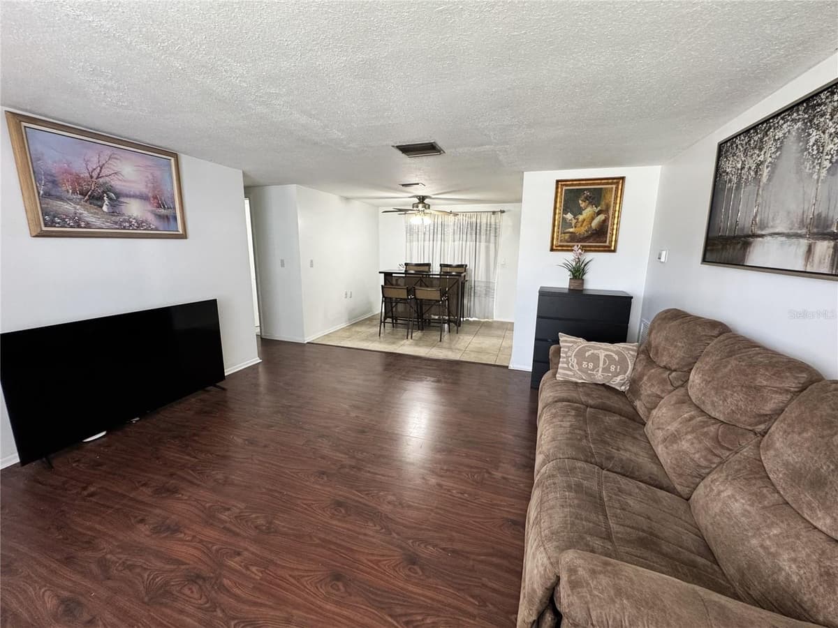 1345 BASSWOOD DRIVE — photo 10 of 26