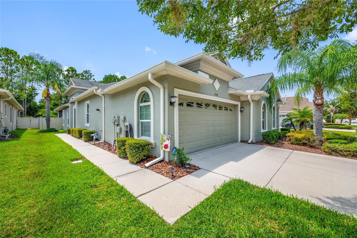 2923 DEVONOAK BOULEVARD — photo 4 of 56