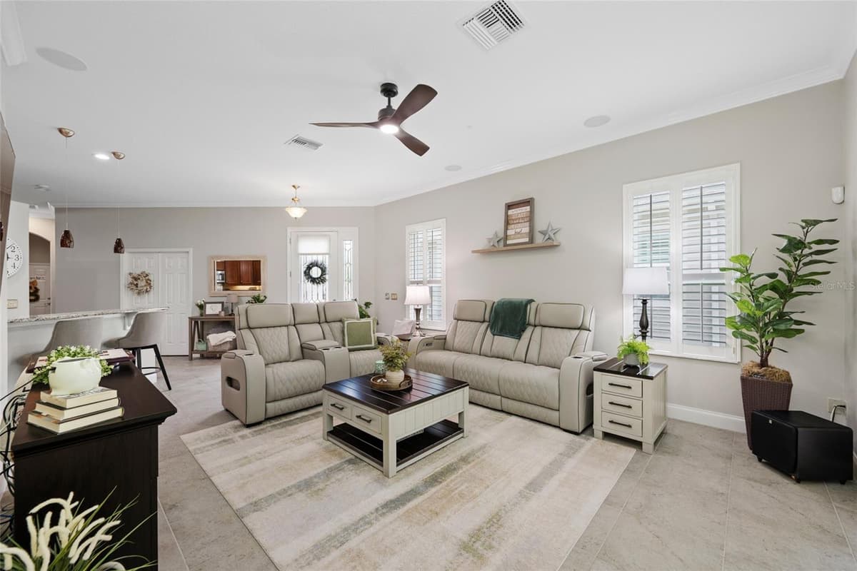 2923 DEVONOAK BOULEVARD — photo 8 of 56