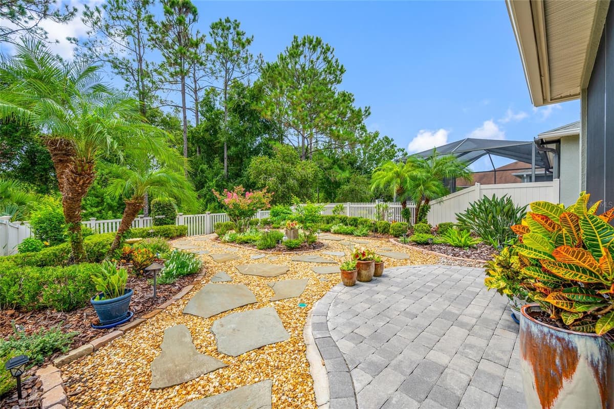 2923 DEVONOAK BOULEVARD — photo 39 of 56