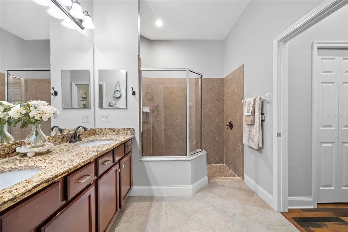 2923 DEVONOAK BOULEVARD — photo 26 of 56