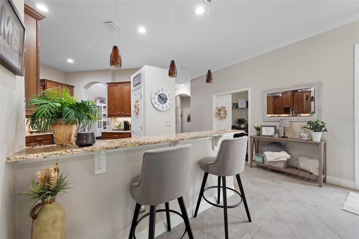 2923 DEVONOAK BOULEVARD — photo 9 of 56