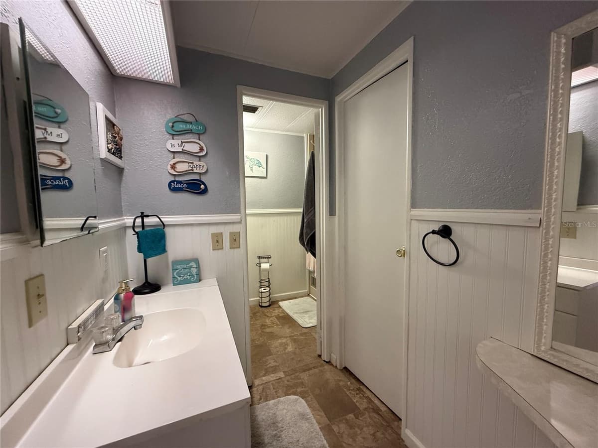 48 BOBWHITE ROAD — photo 14 of 39