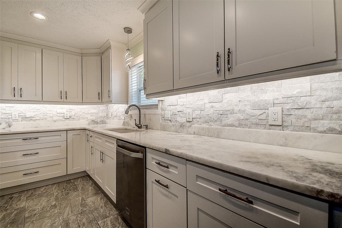 510 WIDEVIEW AVENUE — photo 9 of 50
