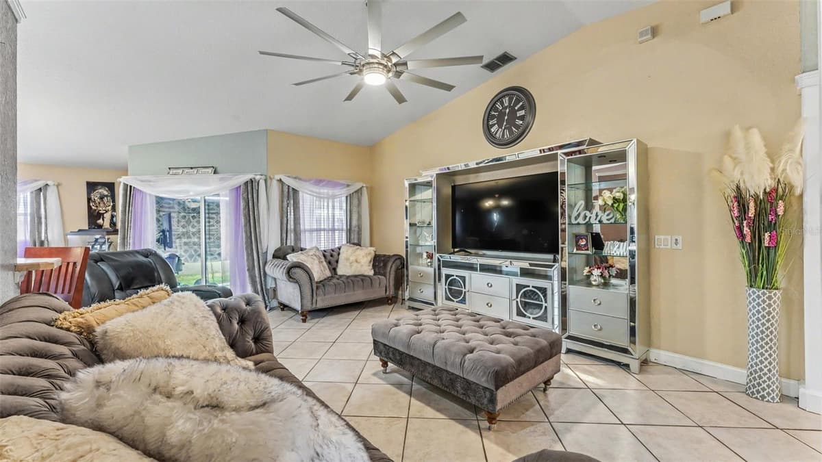 104 BENTLEY OAKS BOULEVARD — photo 18 of 47