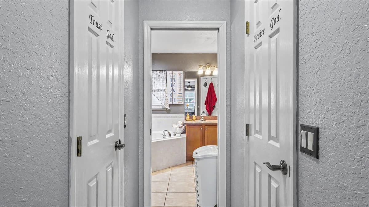 104 BENTLEY OAKS BOULEVARD — photo 10 of 47