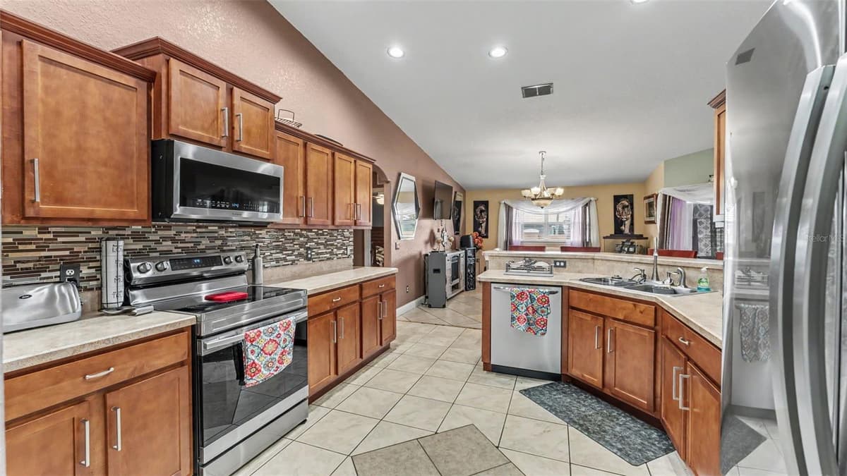 104 BENTLEY OAKS BOULEVARD — photo 32 of 47