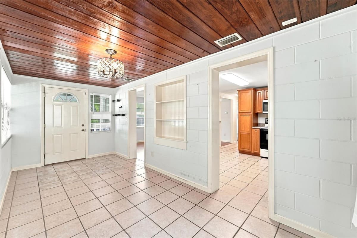 44 VOLUSIA DRIVE — photo 11 of 34