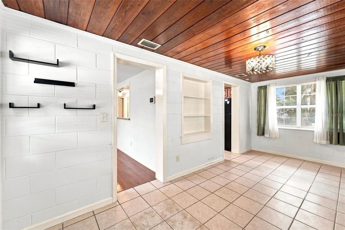 44 VOLUSIA DRIVE — photo 10 of 34