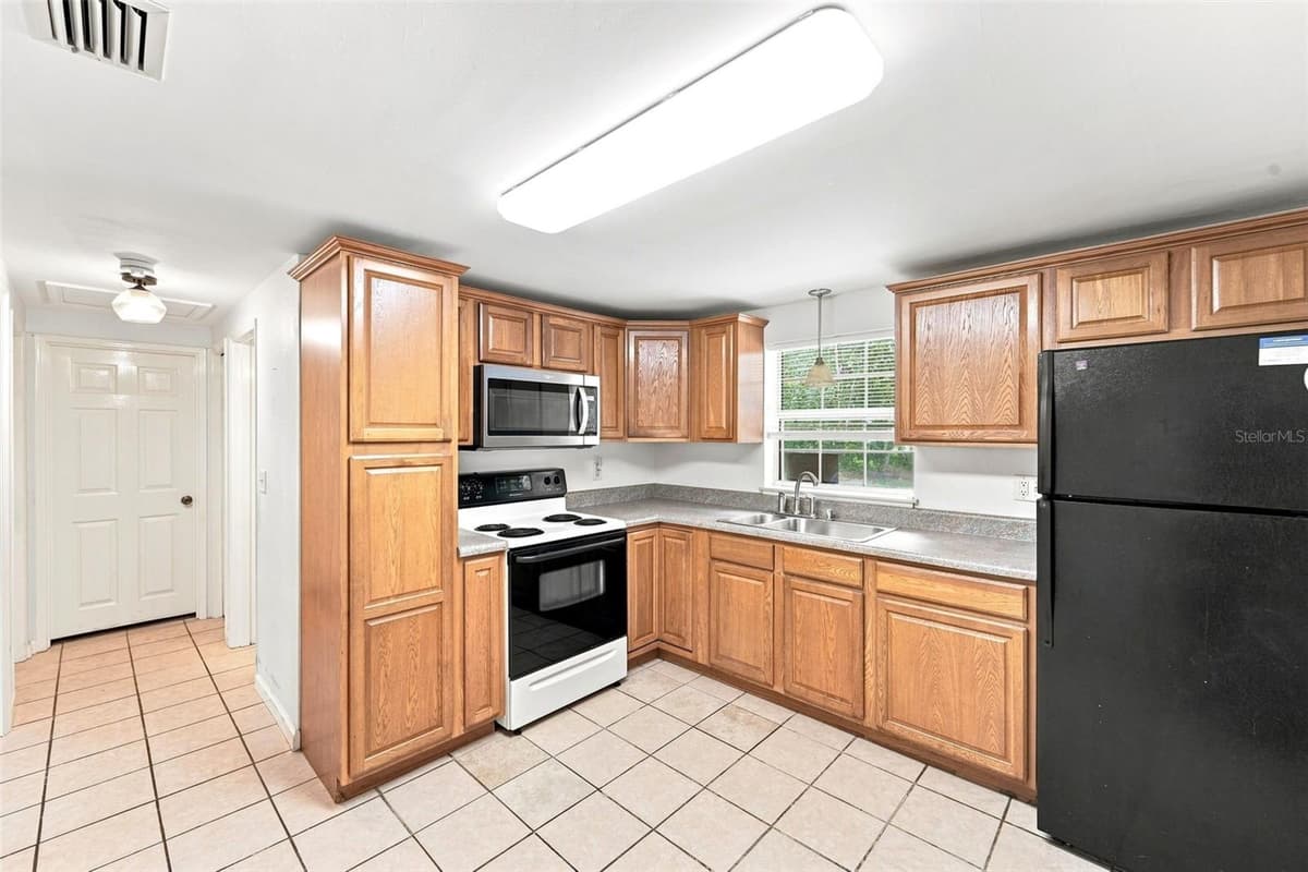 44 VOLUSIA DRIVE — photo 15 of 34