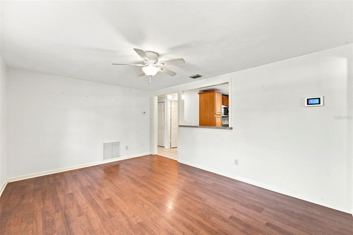 44 VOLUSIA DRIVE — photo 6 of 34