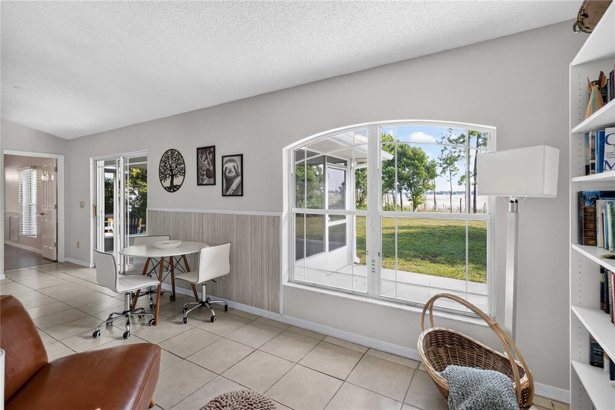 2562 TRAVIDA DRIVE — photo 16 of 50