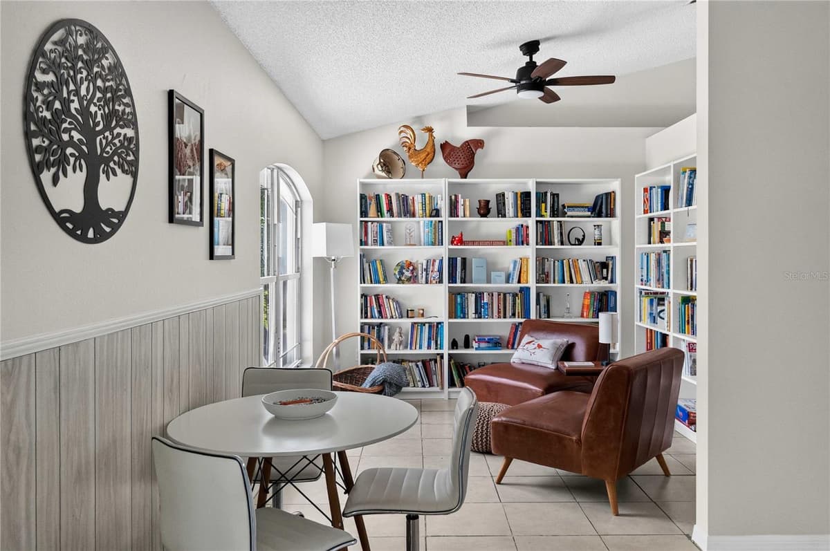 2562 TRAVIDA DRIVE — photo 14 of 50