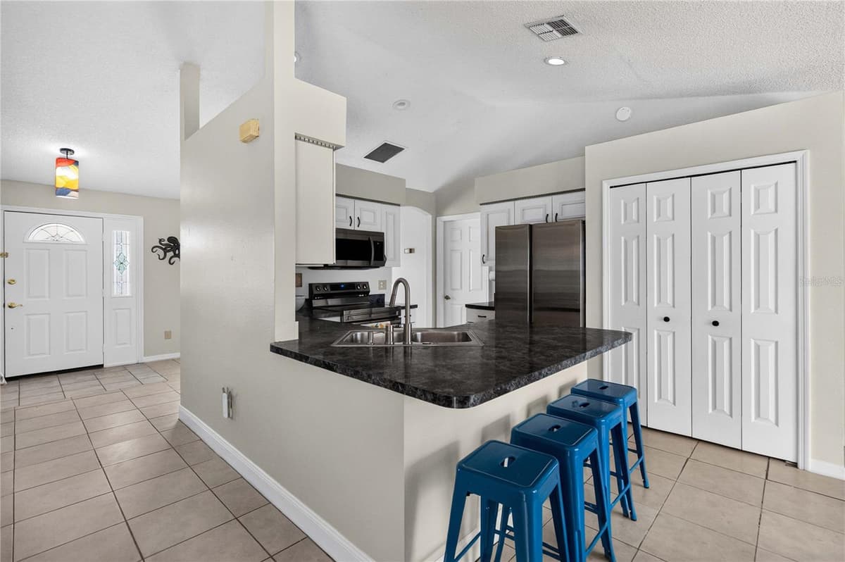 2562 TRAVIDA DRIVE — photo 12 of 50