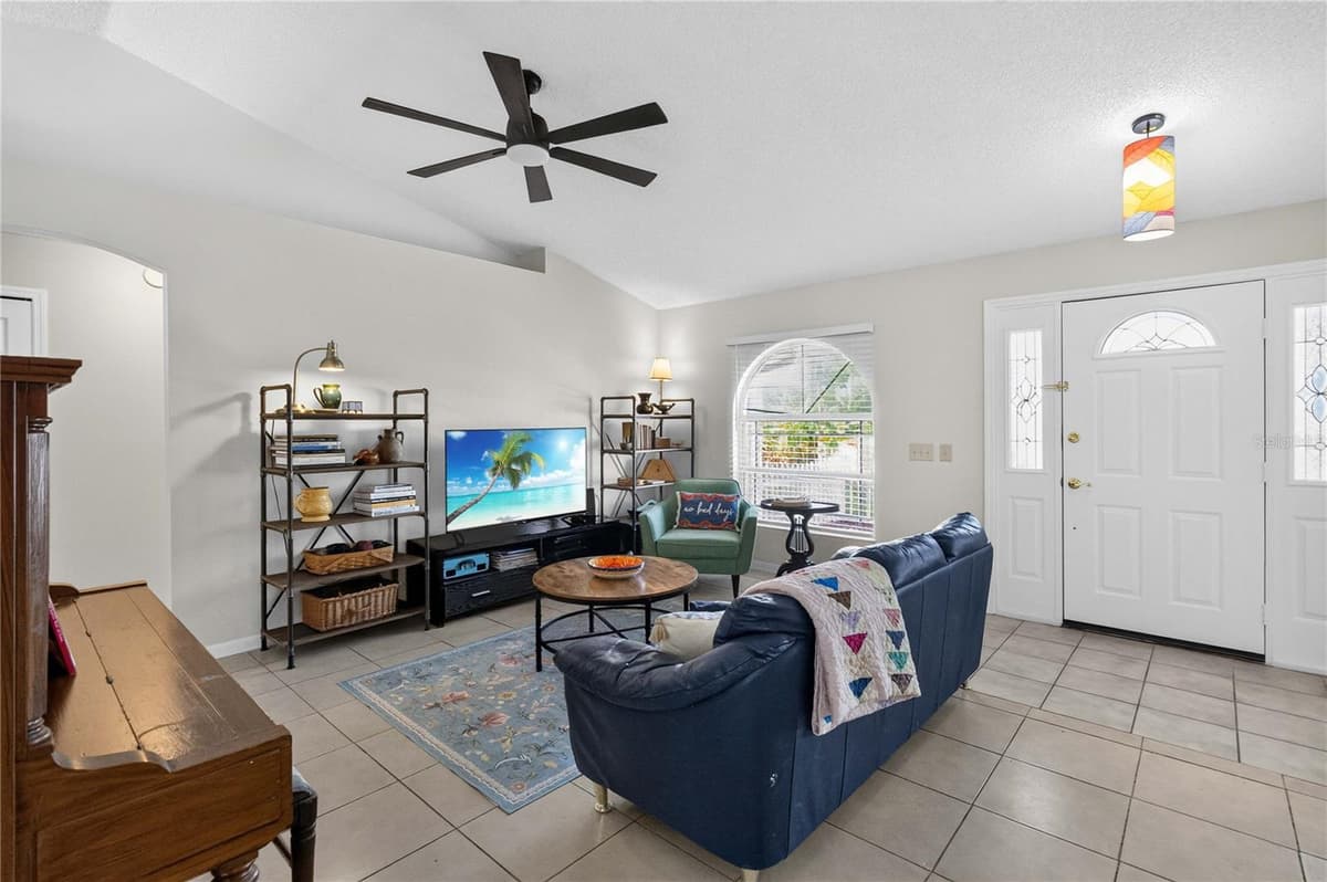 2562 TRAVIDA DRIVE — photo 6 of 50