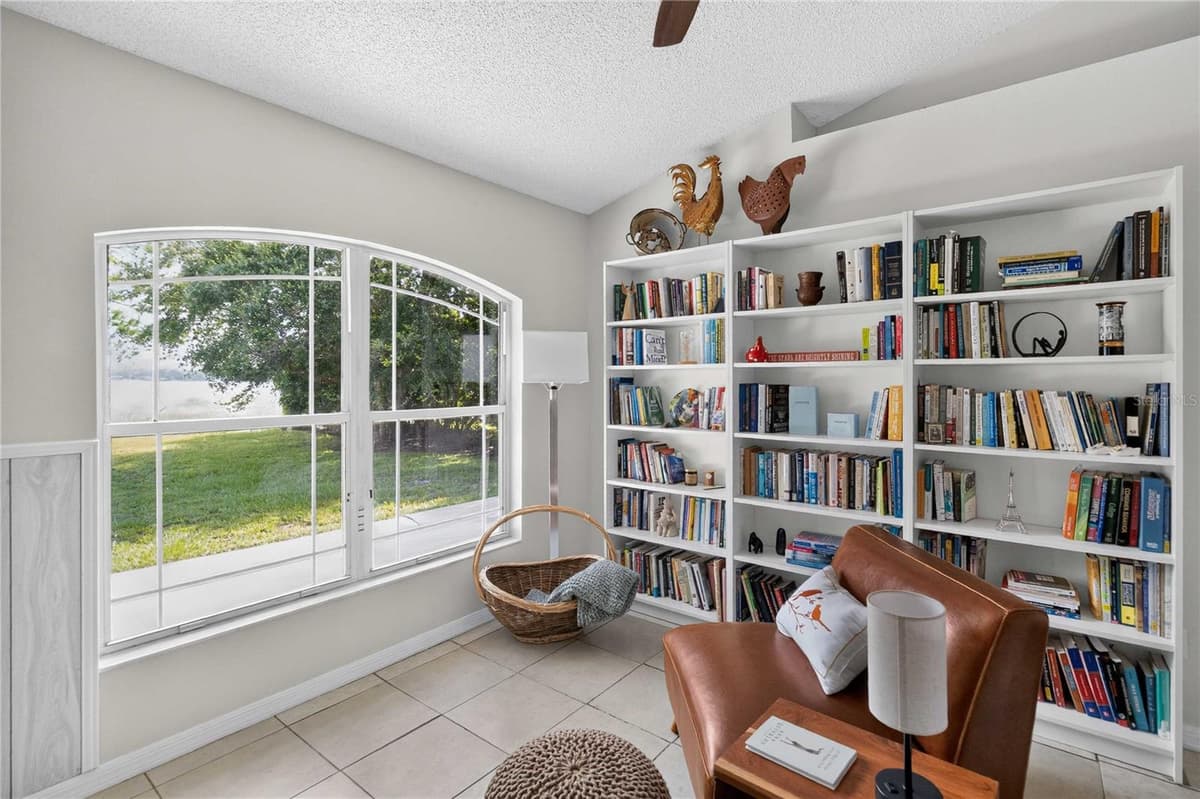 2562 TRAVIDA DRIVE — photo 15 of 50