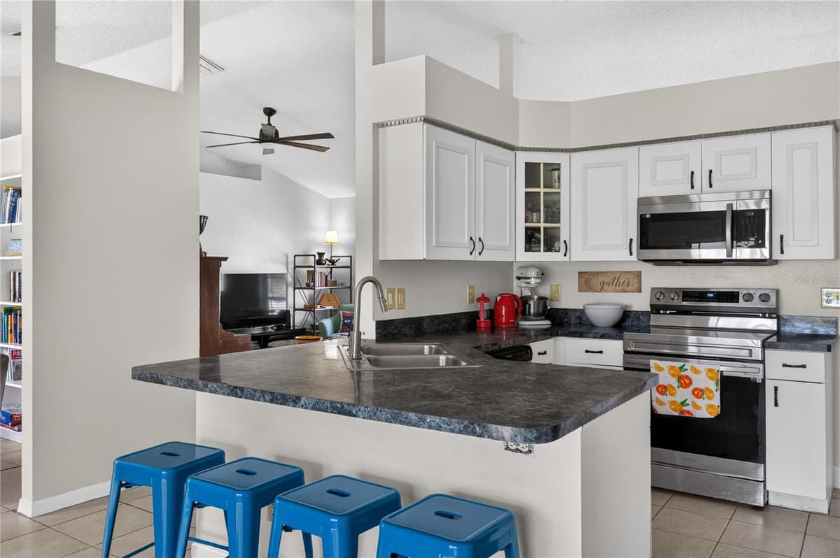 2562 TRAVIDA DRIVE — photo 11 of 50