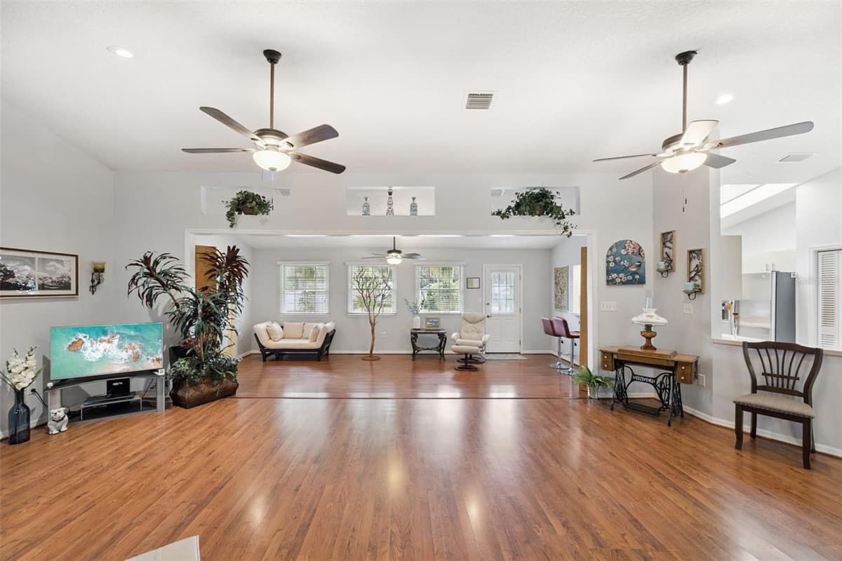 480 LAKE FOREST CIRCLE — photo 6 of 44