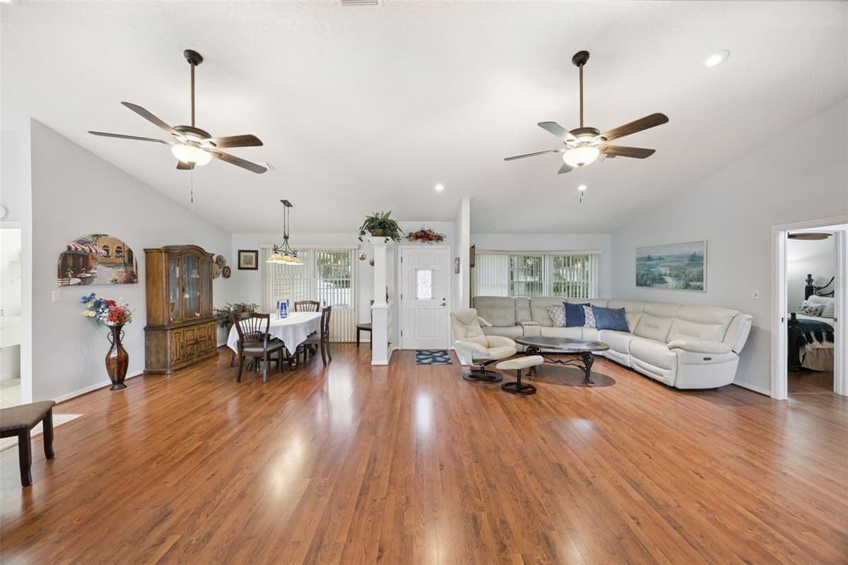 480 LAKE FOREST CIRCLE — photo 5 of 44