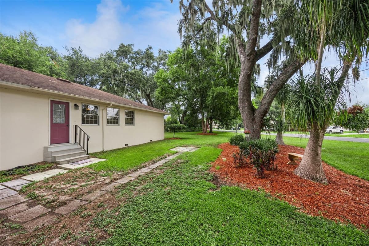 480 LAKE FOREST CIRCLE — photo 36 of 44