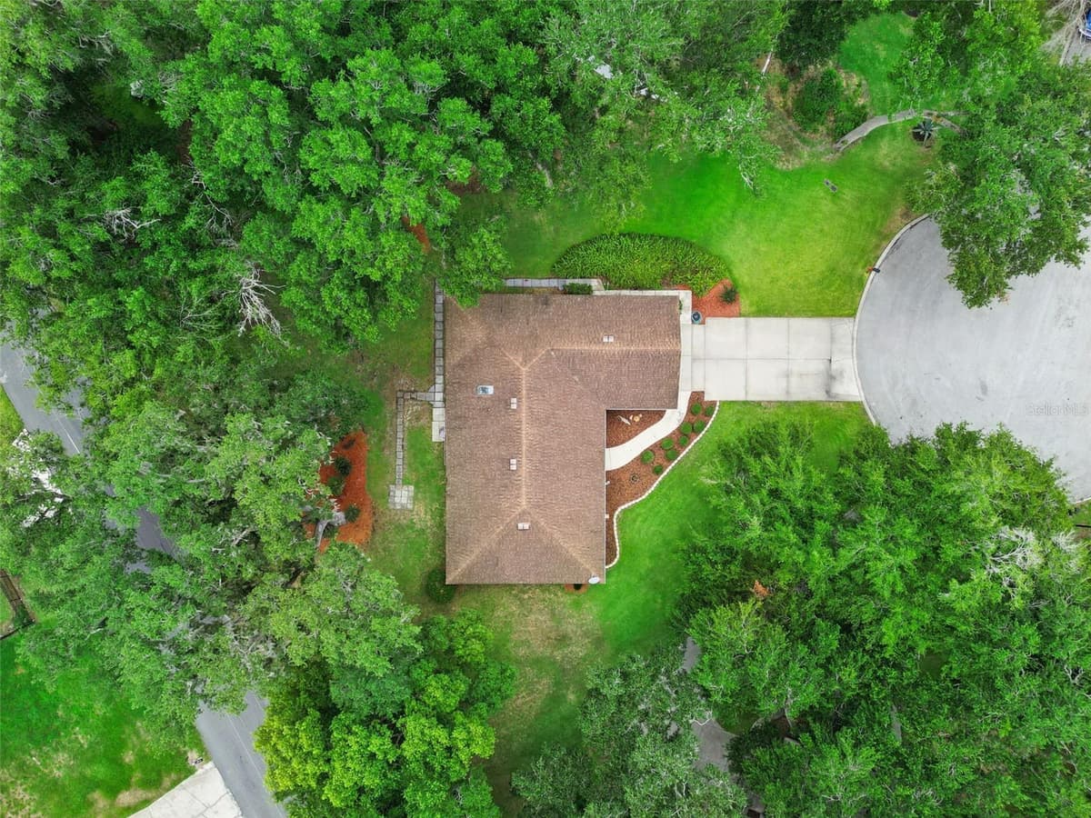 480 LAKE FOREST CIRCLE — photo 40 of 44