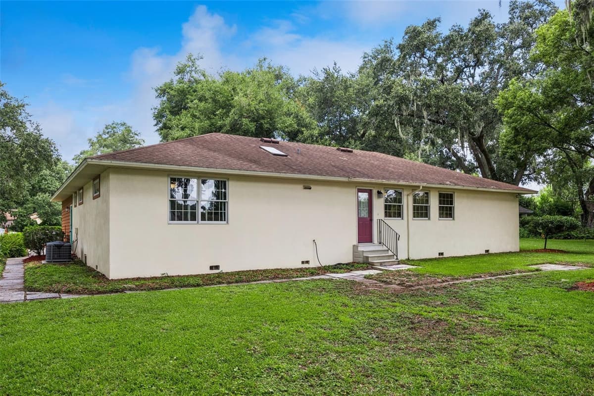480 LAKE FOREST CIRCLE — photo 35 of 44