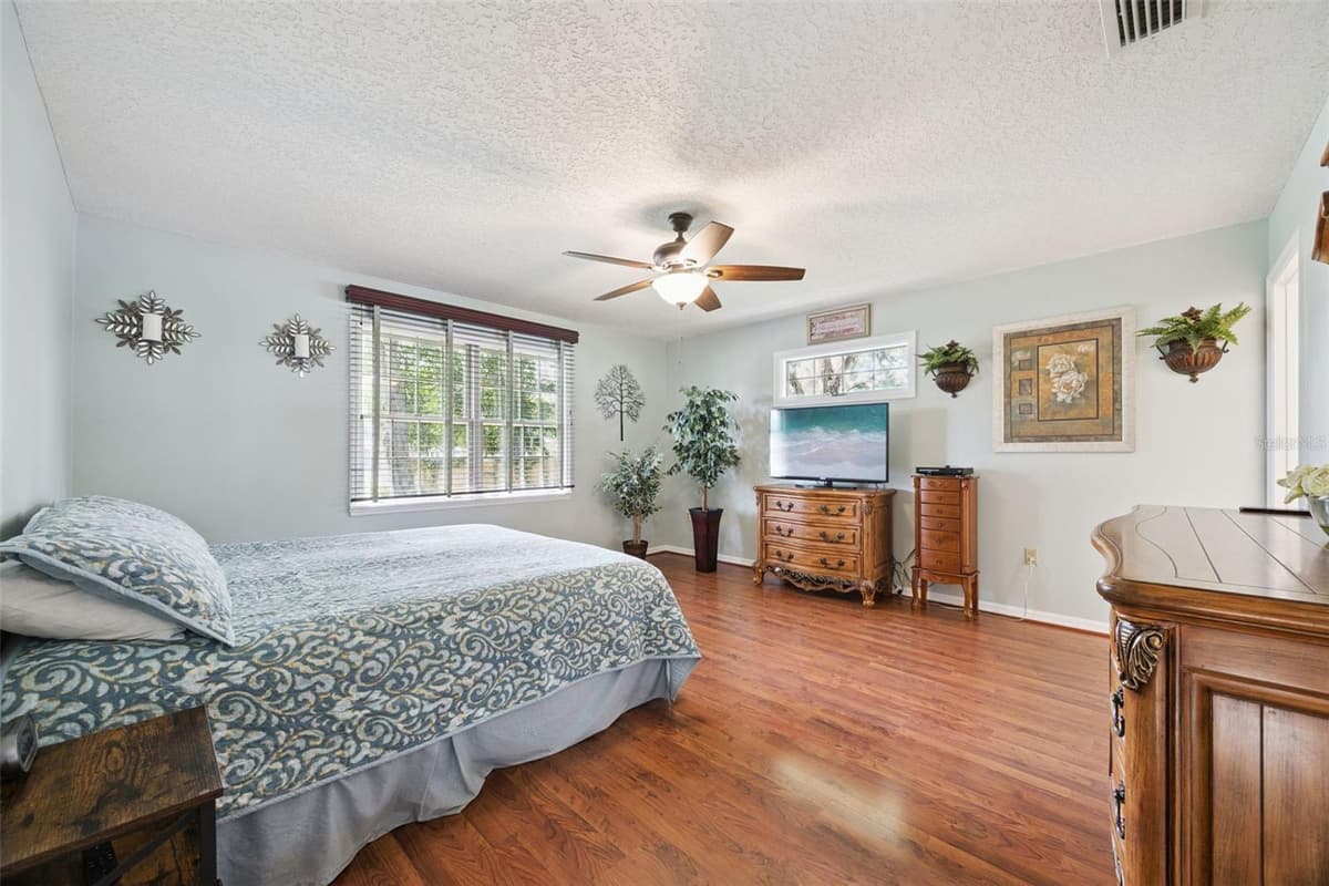 480 LAKE FOREST CIRCLE — photo 13 of 44