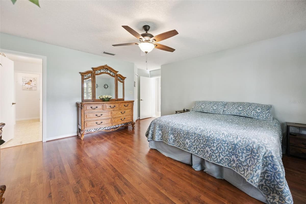 480 LAKE FOREST CIRCLE — photo 14 of 44