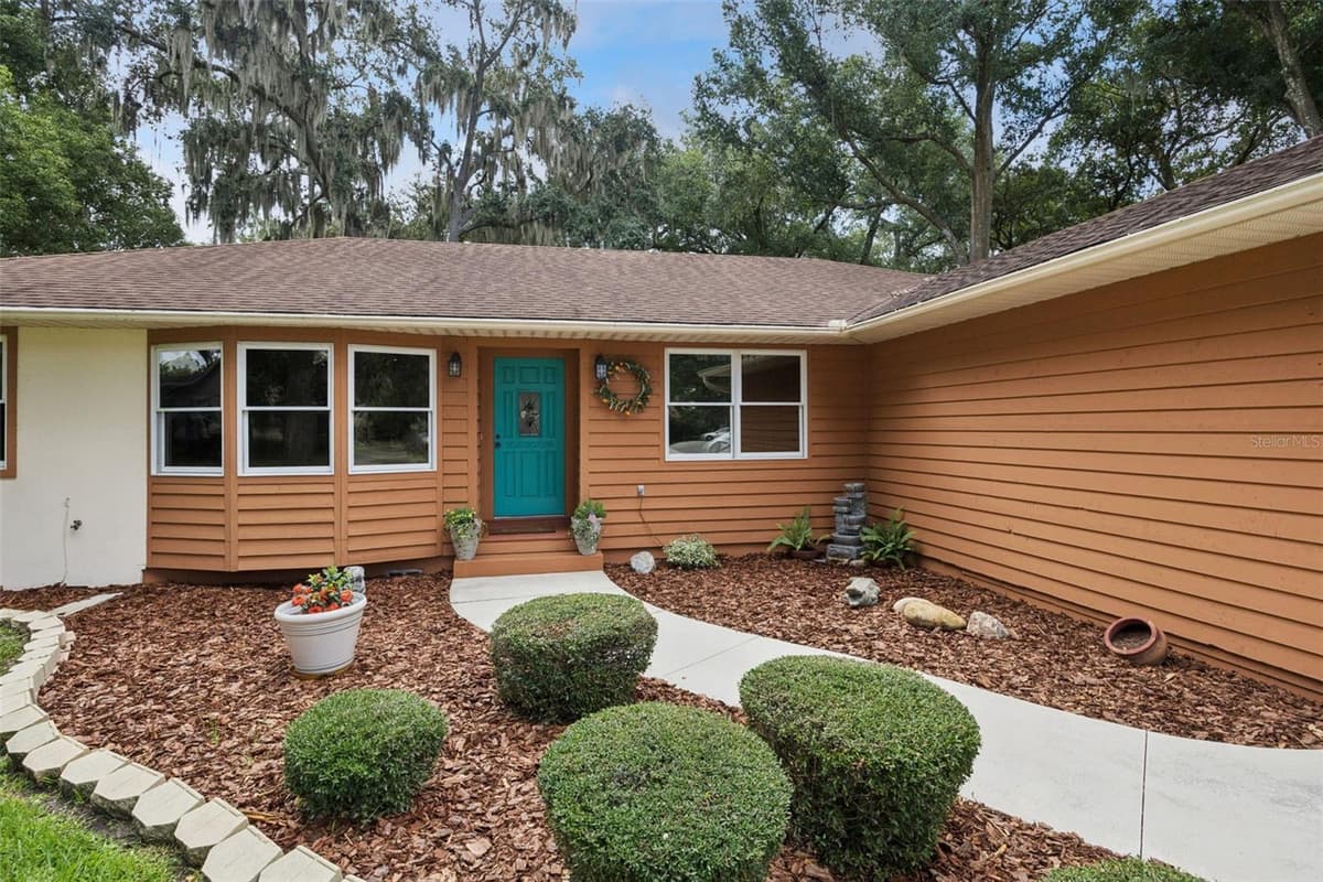 480 LAKE FOREST CIRCLE — photo 4 of 44