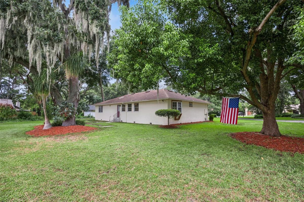 480 LAKE FOREST CIRCLE — photo 37 of 44