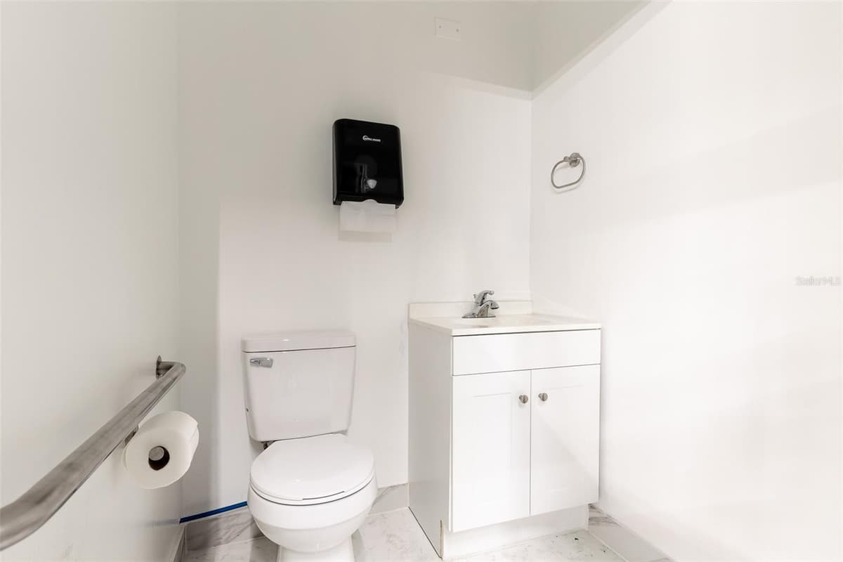 1318 SPRUCE AVENUE — photo 17 of 40