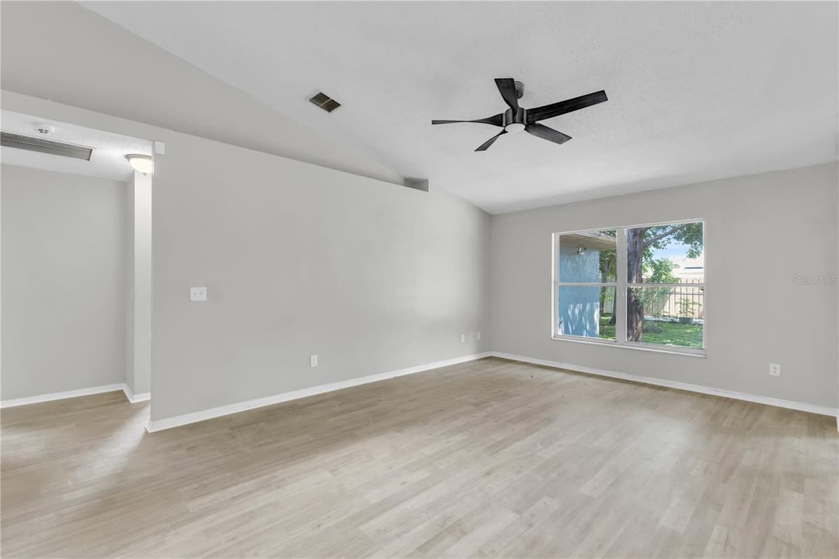 2752 JULIET DRIVE — photo 11 of 41