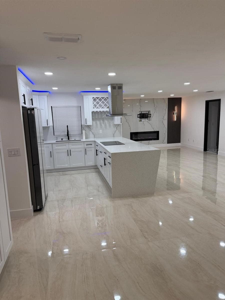 5136 NADINE STREET — photo 6 of 51