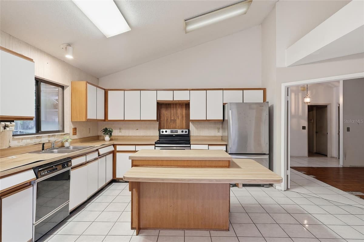 2939 DANFORTH DRIVE — photo 3 of 25
