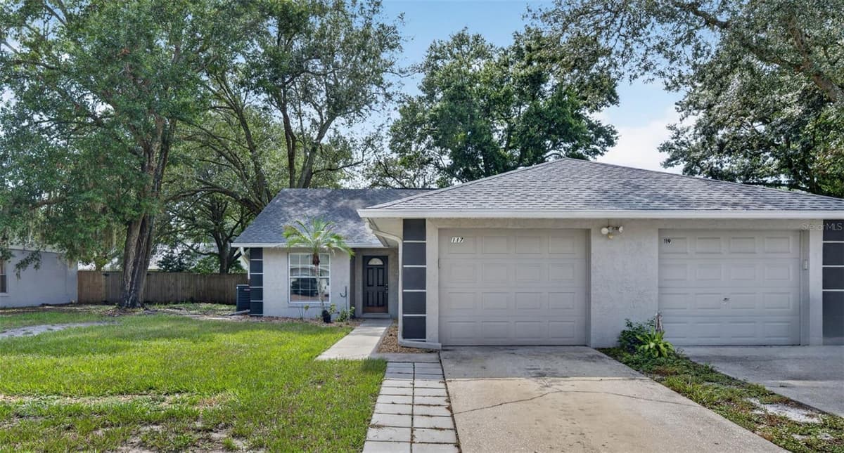 117 SHADY OAK LANE — photo 1 of 21