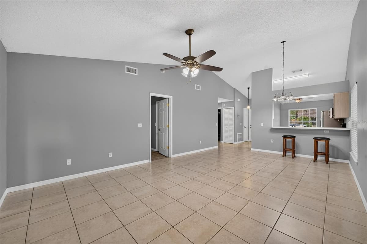117 SHADY OAK LANE — photo 5 of 21