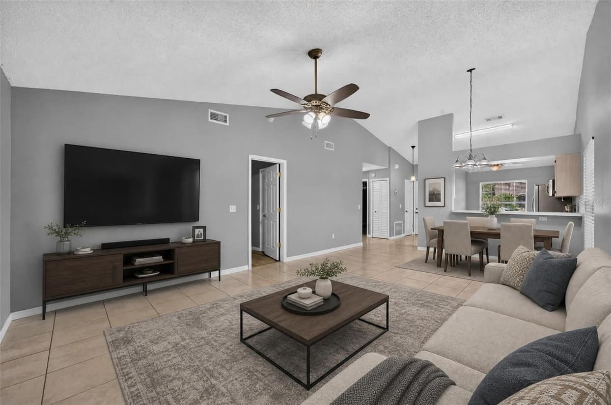 117 SHADY OAK LANE — photo 4 of 21