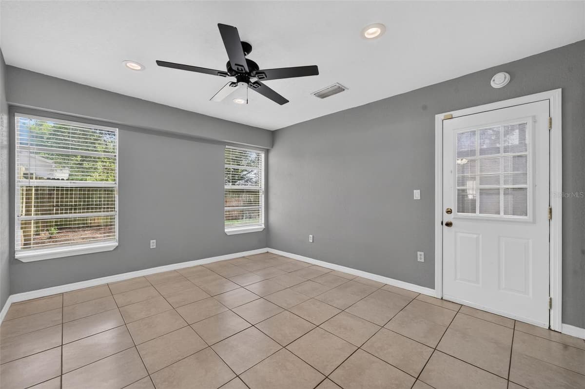 117 SHADY OAK LANE — photo 12 of 21