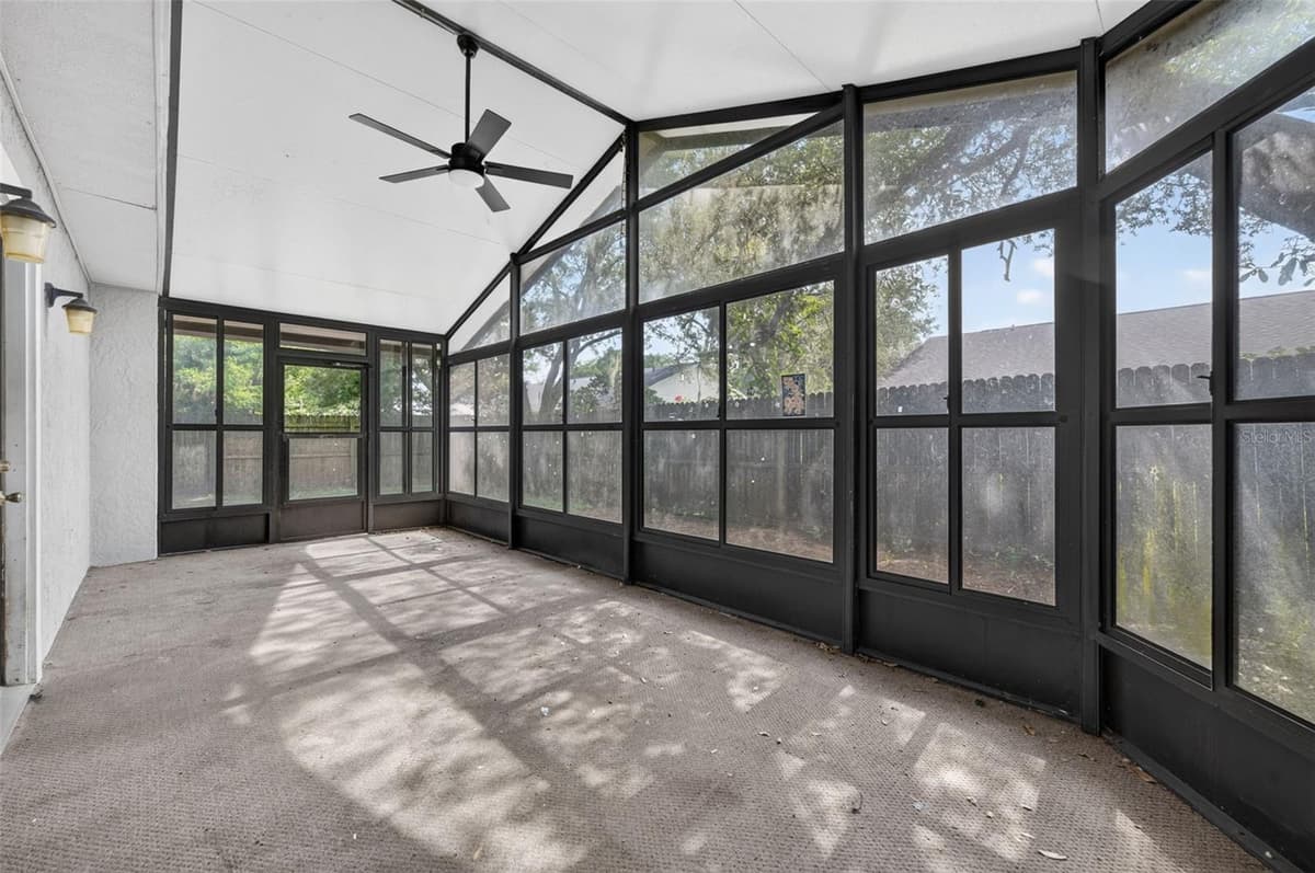 117 SHADY OAK LANE — photo 3 of 21