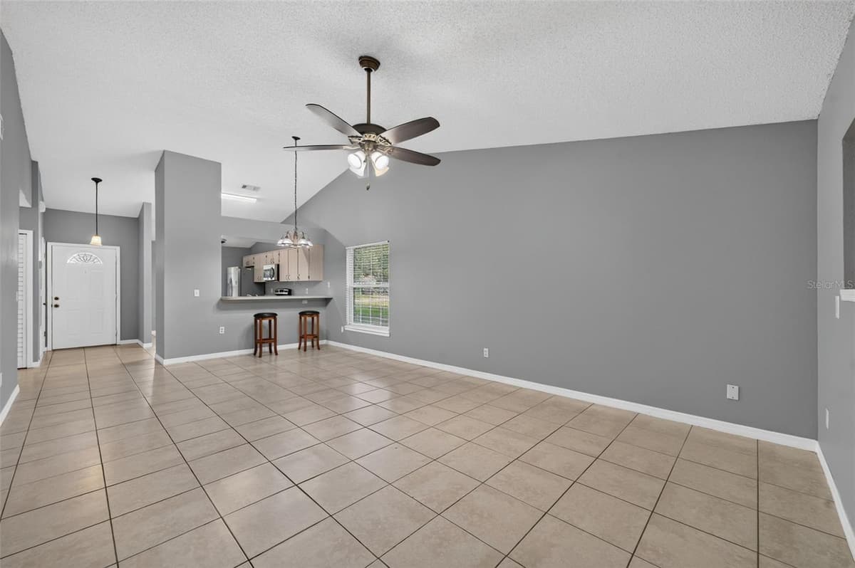 117 SHADY OAK LANE — photo 6 of 21