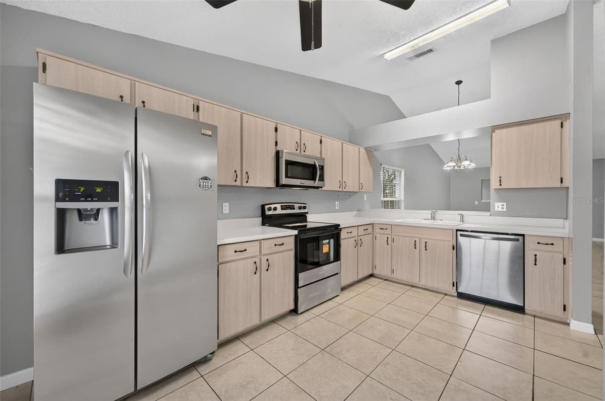 117 SHADY OAK LANE — photo 8 of 21