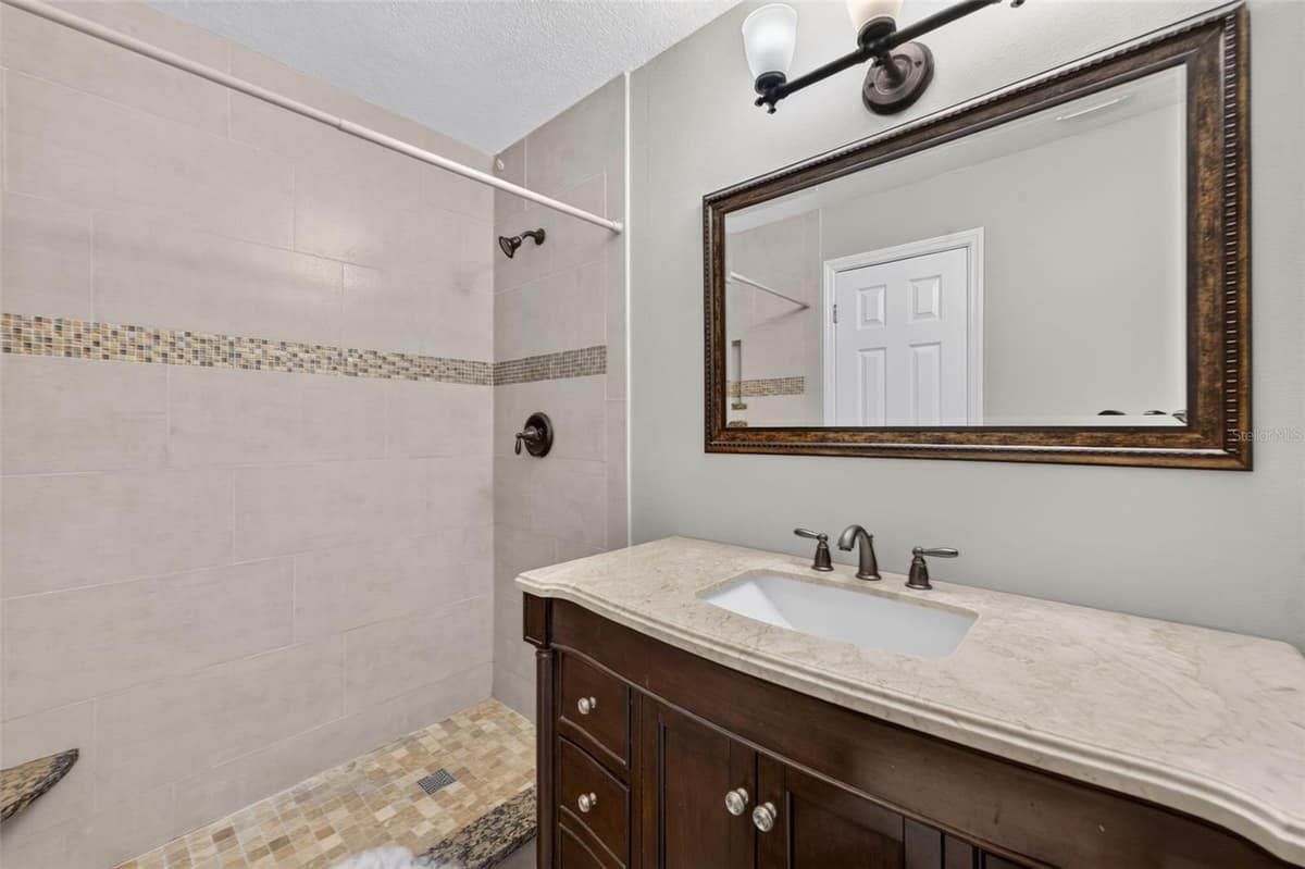 117 SHADY OAK LANE — photo 16 of 21